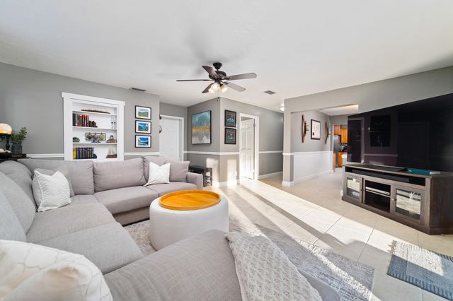 1045 Raintree Lane, Wellington, FL 33414