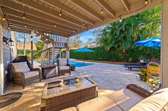 1045 Raintree Lane, Wellington, FL 33414