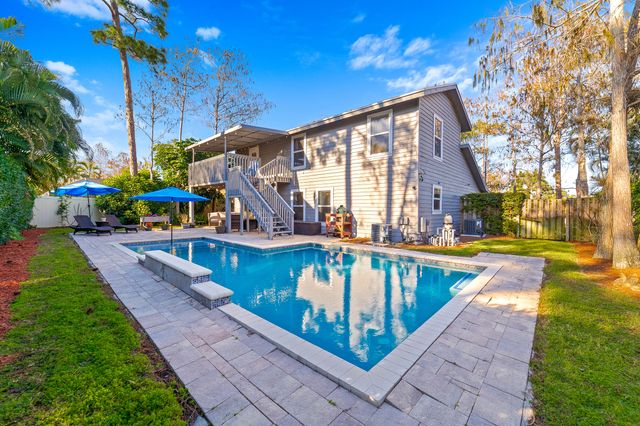 1045 Raintree Lane, Wellington, FL 33414