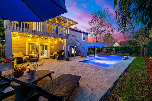 1045 Raintree Lane, Wellington, FL 33414