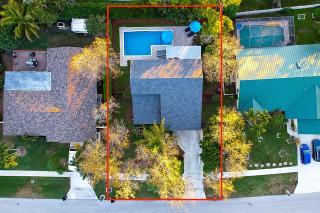 1045 Raintree Lane, Wellington, FL 33414