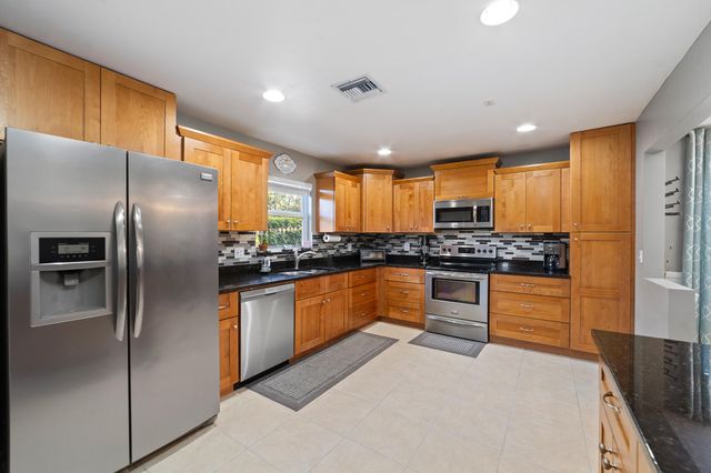 1045 Raintree Lane, Wellington, FL 33414