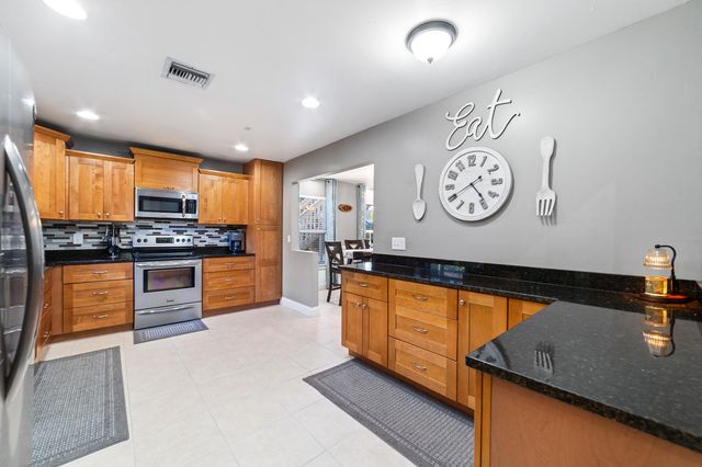 1045 Raintree Lane, Wellington, FL 33414