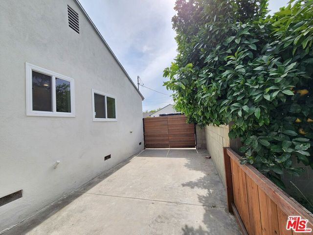 6639 Chimineas Avenue, Reseda, CA 91335