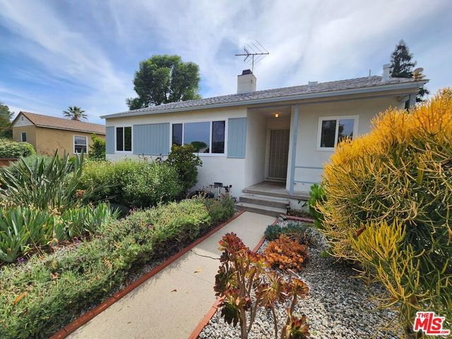 6639 Chimineas Avenue, Reseda, CA 91335