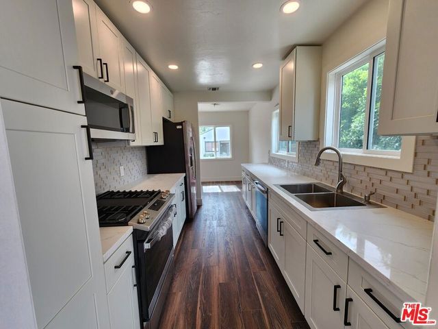 6639 Chimineas Avenue, Reseda, CA 91335