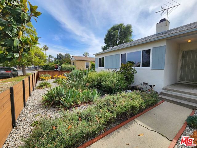 6639 Chimineas Avenue, Reseda, CA 91335