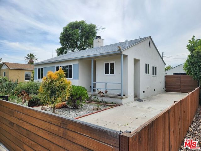 6639 Chimineas Avenue, Reseda, CA 91335