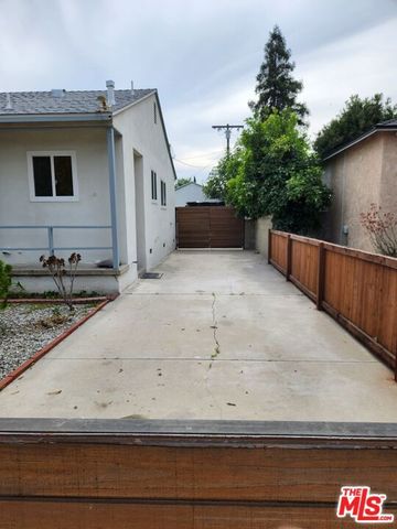 6639 Chimineas Avenue, Reseda, CA 91335