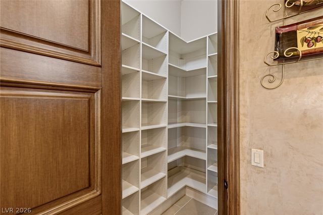 9724 Verlaine Court, Las Vegas, NV 89145
