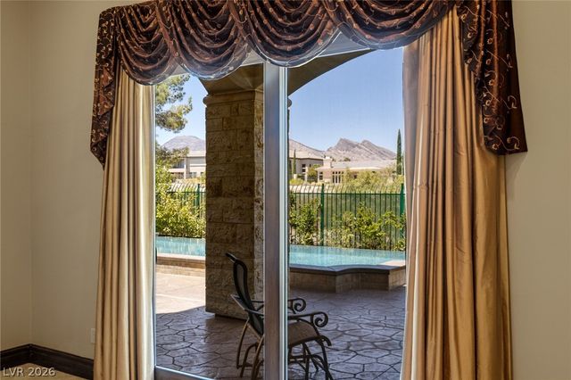 9724 Verlaine Court, Las Vegas, NV 89145