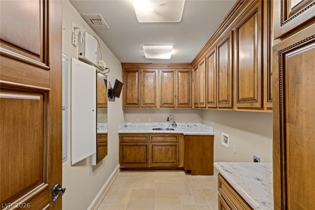 9724 Verlaine Court, Las Vegas, NV 89145