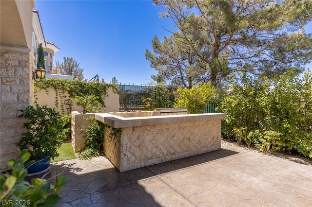 9724 Verlaine Court, Las Vegas, NV 89145