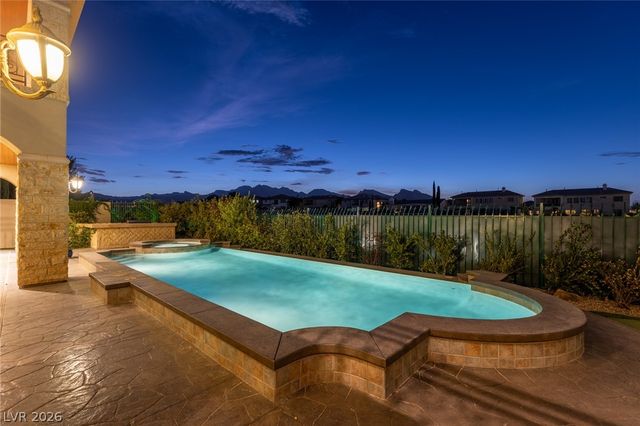 9724 Verlaine Court, Las Vegas, NV 89145