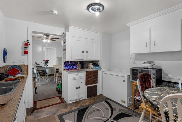 5706 Cardwell Street, Garden City, MI 48135