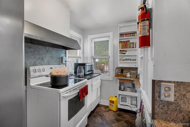 5706 Cardwell Street, Garden City, MI 48135