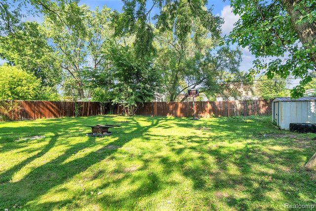 5706 Cardwell Street, Garden City, MI 48135