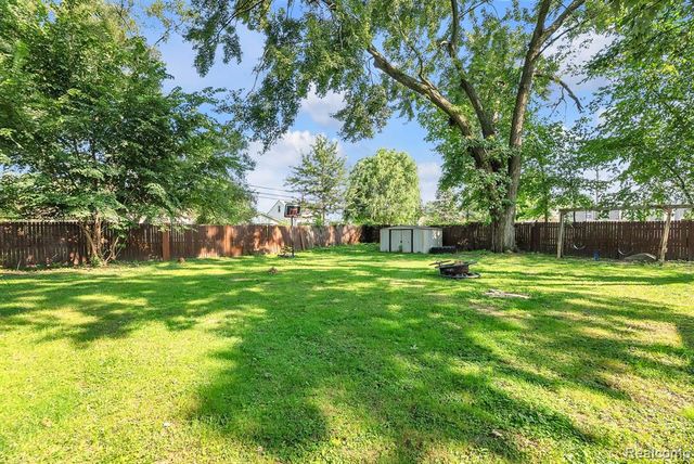 5706 Cardwell Street, Garden City, MI 48135