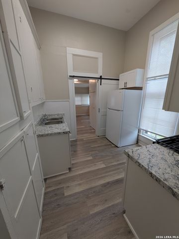 822 E Carson St Apt 5, San Antonio, TX 78208