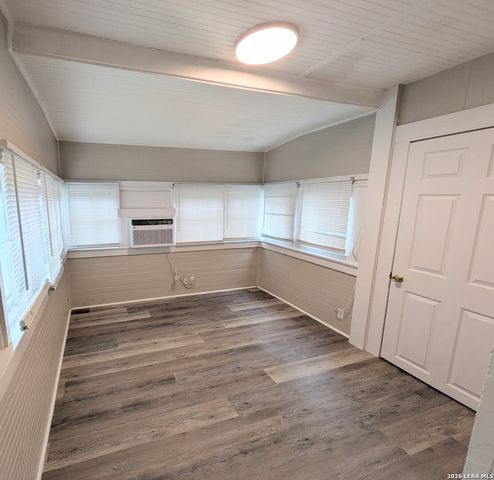 822 E Carson St Apt 5, San Antonio, TX 78208