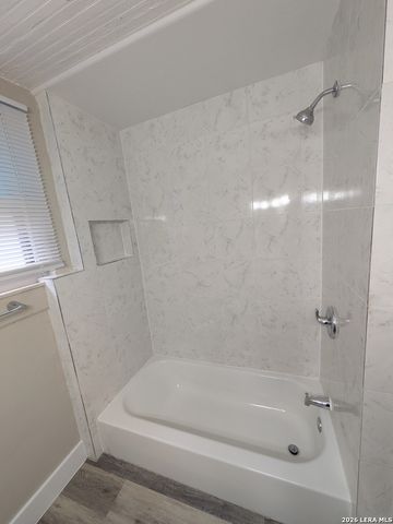 822 E Carson St Apt 5, San Antonio, TX 78208