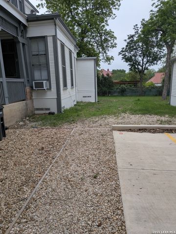 822 E Carson St Apt 5, San Antonio, TX 78208