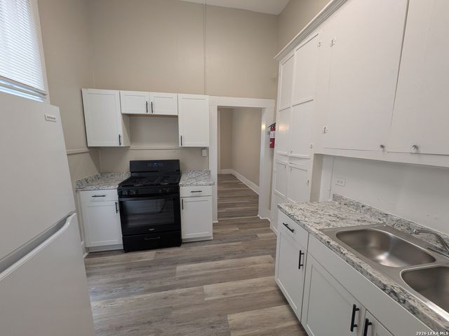 822 E Carson St Apt 5, San Antonio, TX 78208