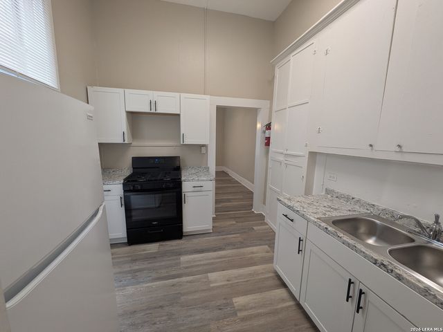 822 E Carson St Apt 5, San Antonio, TX 78208