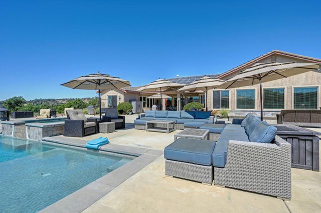 1787 English Colony Way, Penryn, CA 95663