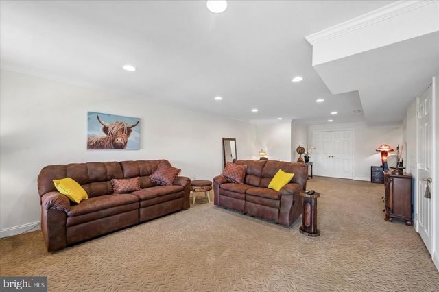 26 LINDA LN, Aston, PA 19014