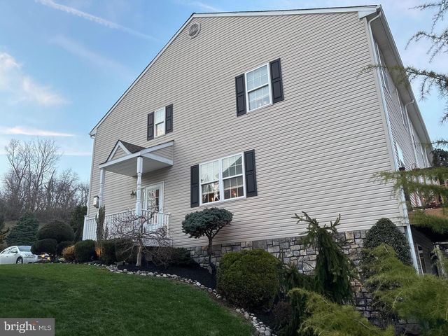 26 LINDA LN, Aston, PA 19014