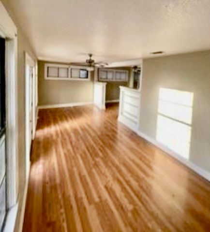1300 N Oak Avenue, Mineral Wells, TX 76067