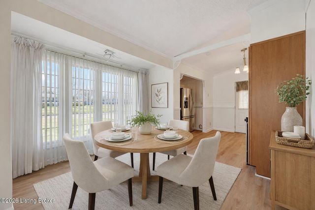 9901 Ponder Ln, Louisville, KY 40272