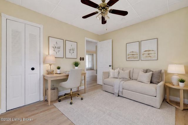 9901 Ponder Ln, Louisville, KY 40272