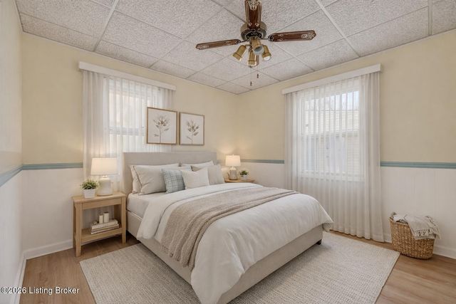 9901 Ponder Ln, Louisville, KY 40272