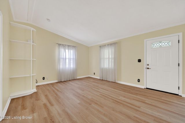 9901 Ponder Ln, Louisville, KY 40272