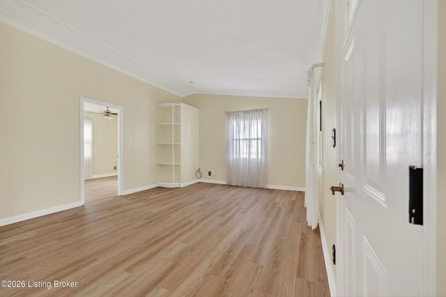 9901 Ponder Ln, Louisville, KY 40272