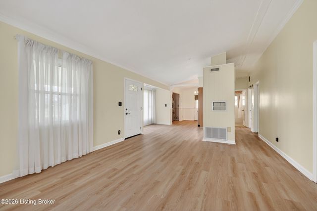 9901 Ponder Ln, Louisville, KY 40272