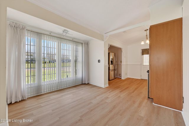 9901 Ponder Ln, Louisville, KY 40272