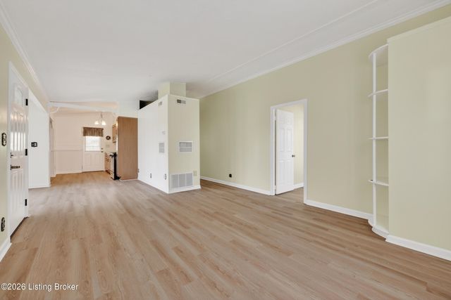 9901 Ponder Ln, Louisville, KY 40272