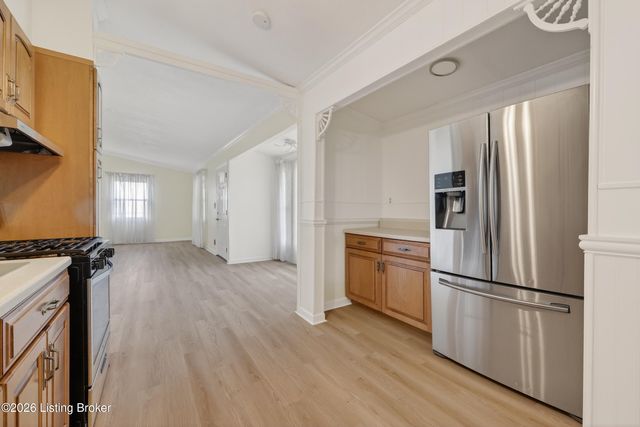 9901 Ponder Ln, Louisville, KY 40272