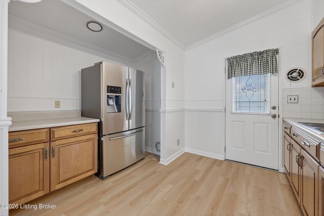 9901 Ponder Ln, Louisville, KY 40272