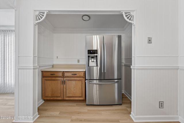 9901 Ponder Ln, Louisville, KY 40272