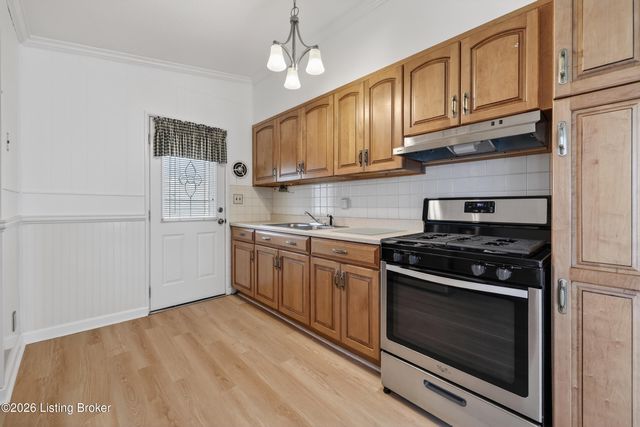 9901 Ponder Ln, Louisville, KY 40272