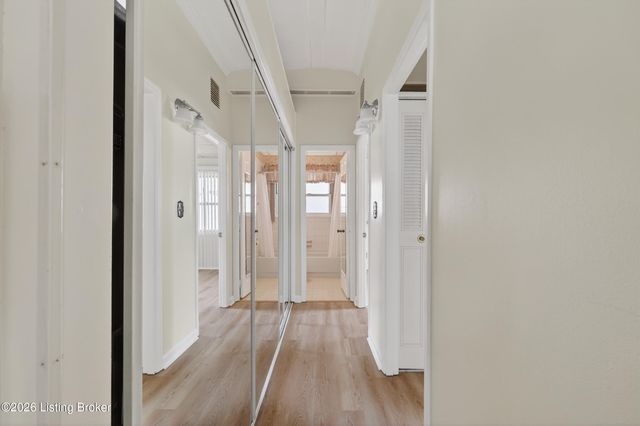 9901 Ponder Ln, Louisville, KY 40272