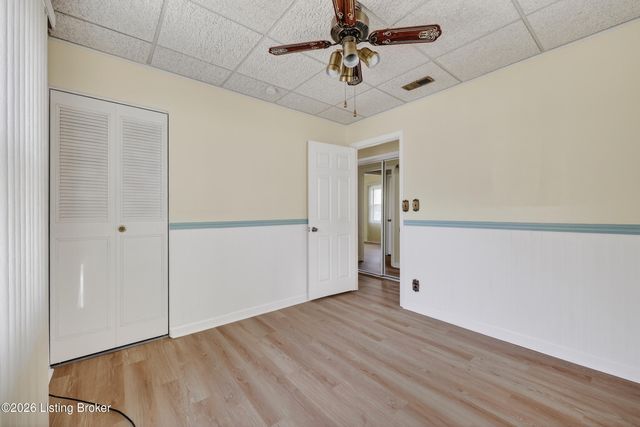 9901 Ponder Ln, Louisville, KY 40272