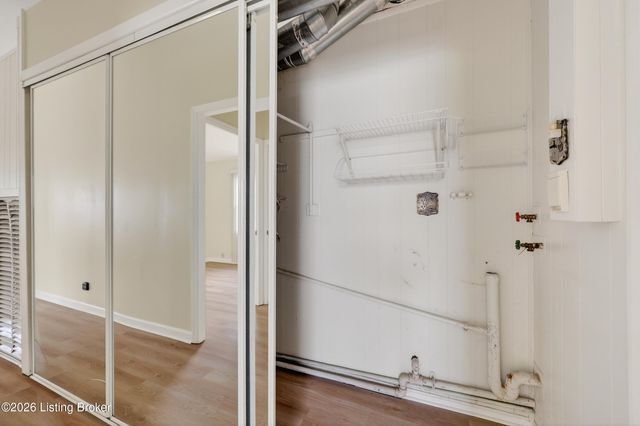 9901 Ponder Ln, Louisville, KY 40272