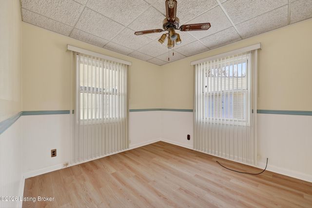 9901 Ponder Ln, Louisville, KY 40272