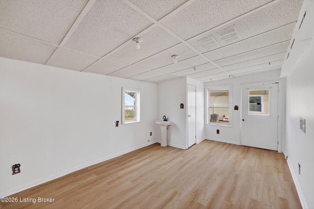 9901 Ponder Ln, Louisville, KY 40272