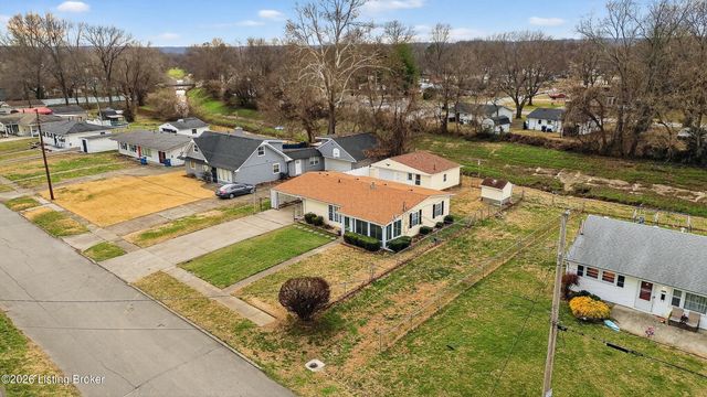 9901 Ponder Ln, Louisville, KY 40272